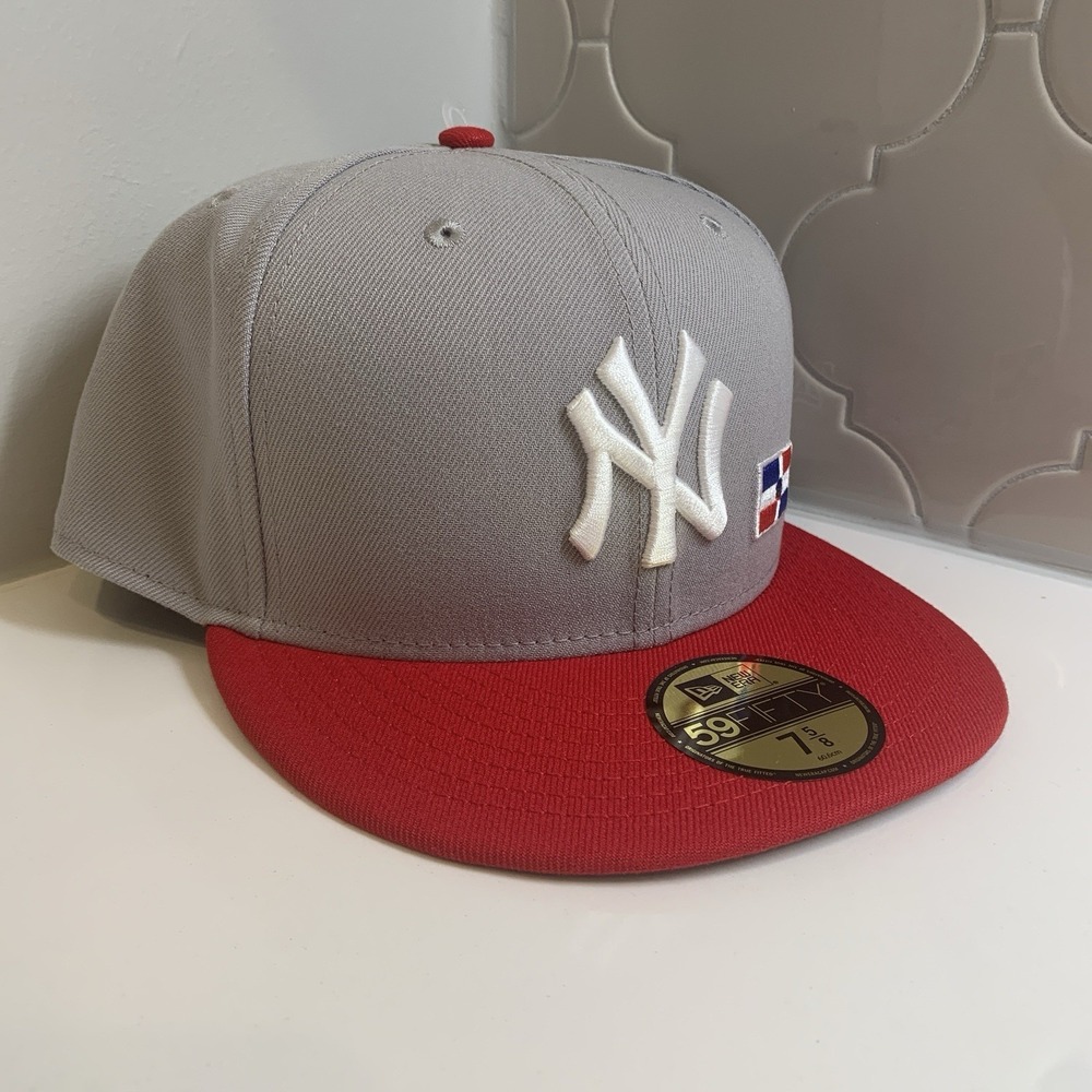 New Era New York Yankees 59FIFTY Dominican Republic Flag Fitted Hat Size 7 5/8